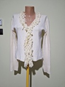 Sweter z frędzlami w kolorze ecru 