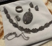 Przepiękny klasyczny komplet srebrnej biżuterii z markazytami 