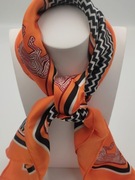 Apaszka w kolorze pomarańczy - czerni i bieli
