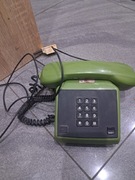 Telefon stacjonarny z czasów PRL.