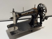 Zabytkowa antyczna maszyna do szycia Naumann