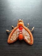 Broszka w kształcie muchy