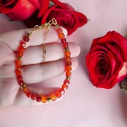 Bransoletka z kamienia naturalnego karneol i złoty hematyt. 