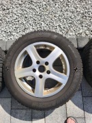 Sprzedaję 4 opony zimowe marki 2X michelin 2X dunlop wraz z felgami .