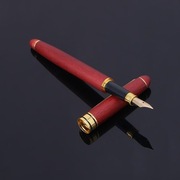 drewniane pióro wieczne z drewna klonowego w kolorze wina?