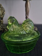 Szklana kurka kura kogut otwierana bomboniera zielone szkło 