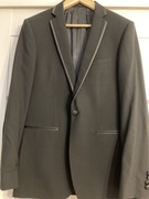 Garnitur smokingowy z koszulą i dodatkami