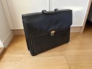 Torba, nesseser skórzany na dokumenty, laptopa itp. w kolorze czarnym.