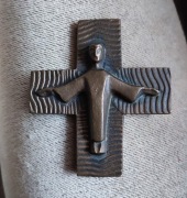 Krzyżyk z brązu na ścianę , 