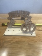 Drewniana podkładka pod prezent serdeczne życzenia z okazji 60 lecia 60 lat