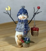 Świąteczna Figurka Bałwanek 9,5 cm – Dekoracja Zimowa Kolekcjonerska