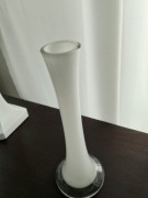 Huta Szkła Tarnowiec biały wazon 