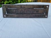 ZABYTKOWA METALOWA WRZUTKA NA LISTY