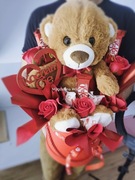 Zestaw prezentowy na walentynki słodki bukiet urodziny miś Raffaello 