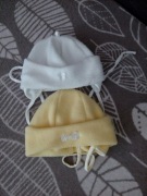 2 Czapeczki zimowe 0-3 miesiaca