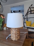 używana lampa wysokość 44 cm śr abażuru 29 cm. Posiada drobne ślady użytko
