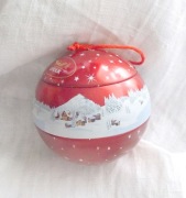 duża bombka pudełko metalowe, czerwona bombka lindt