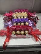 Cukierki z róż mydlanych  I Ferrero Rocher. 