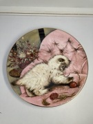 talerz kolekcjonerski 1985 PSOTNY KOTEK na fotelu