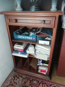 Zabytkowa już szafka do pokoju