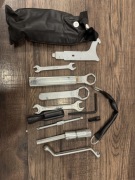 Zestaw narzędzi oryginalnych, narzędziówka motocyklowa Honda NC700