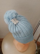 Czapka damska z pomponem 