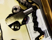 Napinacz łańcuszka rozrządu Aygo, Yaris, Citroen C1, Peugeot 107