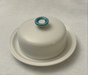 MAŁA PORCELANOWA MASELNICZKA