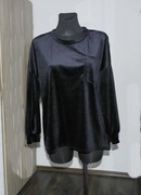 Czarna welurowa bluzka z kieszonką 48  50