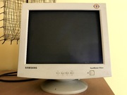 Monitor Samsung SyncMaster 753 DFX z 2003 roku