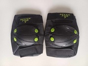 ochraniacze na kolana czarne nowe M 25-50 kg Seven for 7