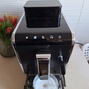 Tchibo ekspres ciśnieniowy z młynkiem do kawy i dyszą spieniającą