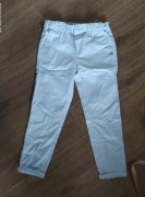 Chinosy Reserved 122 z regulacją w pasie