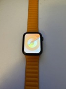 Apple Watch Series 4 44 mm GPS ze skórzanym paskiem magnetycznym Apple