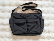 UNIQLO Czarna torba na ramię z wieloma kieszeniami