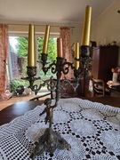 stary mosiężny kandelabr świecznik z aniołkiem