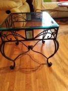 Stolik metalowt kuty z blatem szklanym o wym 50*50