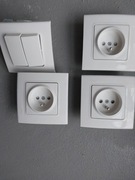 Gniazdka elektryczne, włączniki pojedynczy oraz podwójny 