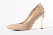 Buty czółenka skórzane WOJAS beżowe skóra lakierowana r. 39 obcas 10
