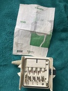 Kaseta odpływowa Schneider Electric KNB25CF5 – Canalis KN, 25A, 3L+N+PE,