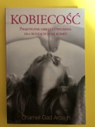 Kobiecość. Praktyczne lekcje i ćwiczenia dla budzących się kobiet 