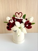 Kremowy box wiecznych kwiatów na prezent