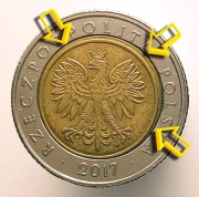 5 ZŁ 2017 MONETA [nr 140]> DESTRUKT > ŻLE OSADZONY RDZEŃ I RANT NA REWERSIE