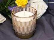 Świeca sojowa w szklanym pojemniku, truskawka