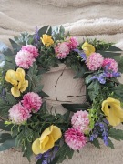 Wianek wiosenny na drzwi