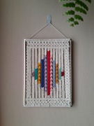 Kolorowa makrama w ramce. Sznurkiem malowane.