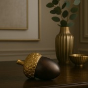 Oryginalna Figurka Dekoracyjna w Kształcie Żołędzia – Złoto-Brązowy Akcent