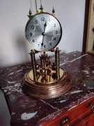 Stary sprawny zegar roczniak. 