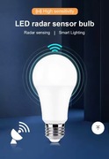 Żarówka LED E27 z czujnikiem PIR 