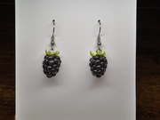 Kolczyki wiszące na biglu jeżyny z modeliny fimo 